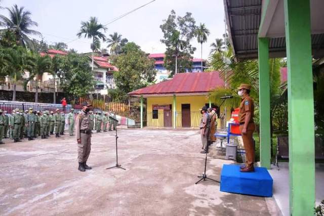 Walikota Sawahlunto Deri Asta saat melantik Satlinmas Kecamatan Barangin dan Lembah Segar